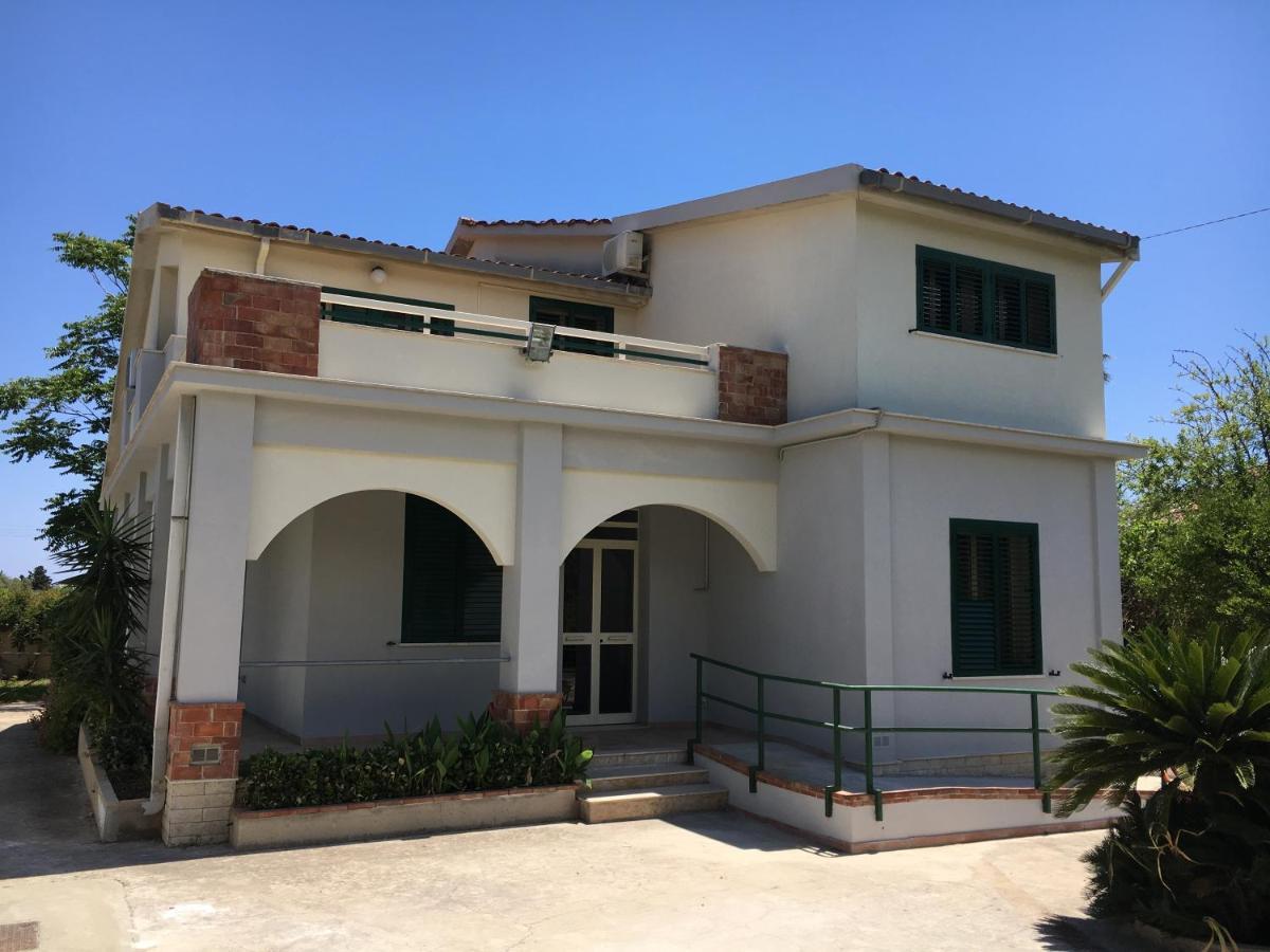 Villa Del Falso Pepe Avola Eksteriør bilde